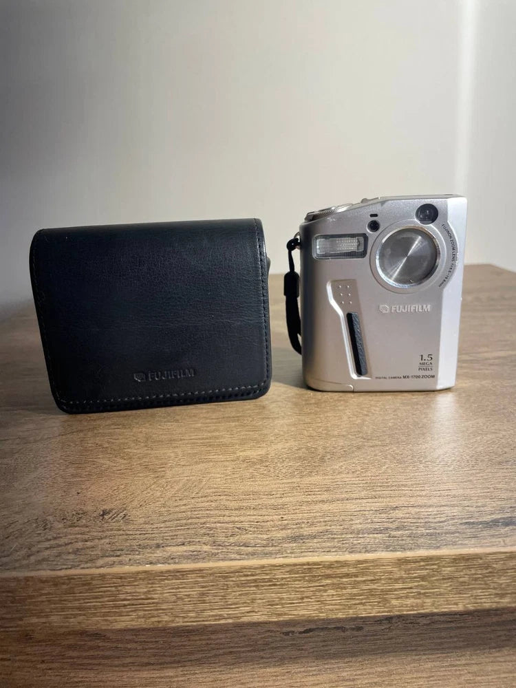 Vintage Fujifilm MX-1700 Zoom Digital Camera (1.5MP) Full Kit - Working, with Ba