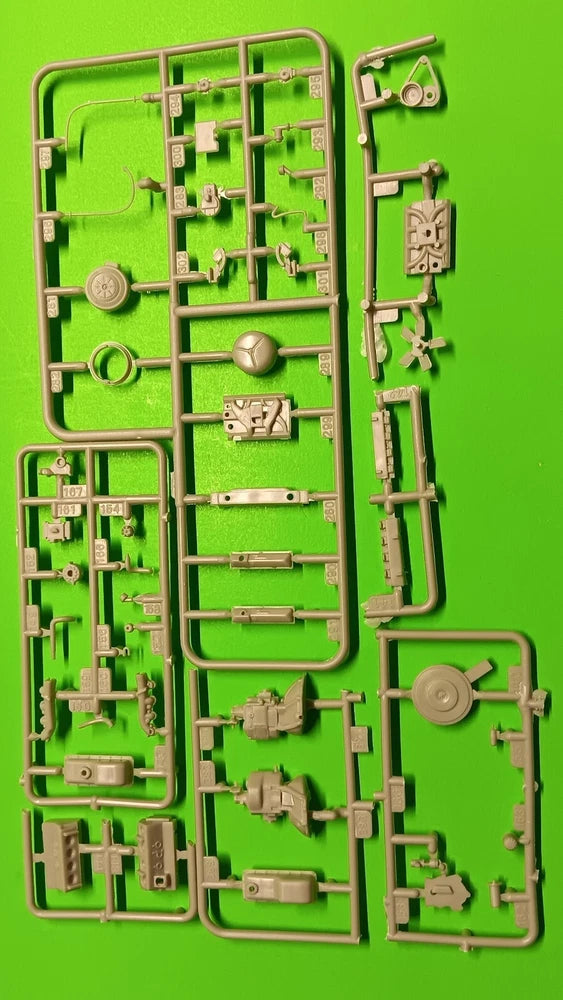 390 Engine Killer Detail 1971 Ford F-250 Custom 4x4 Pickup Truck Moebius 1/25
