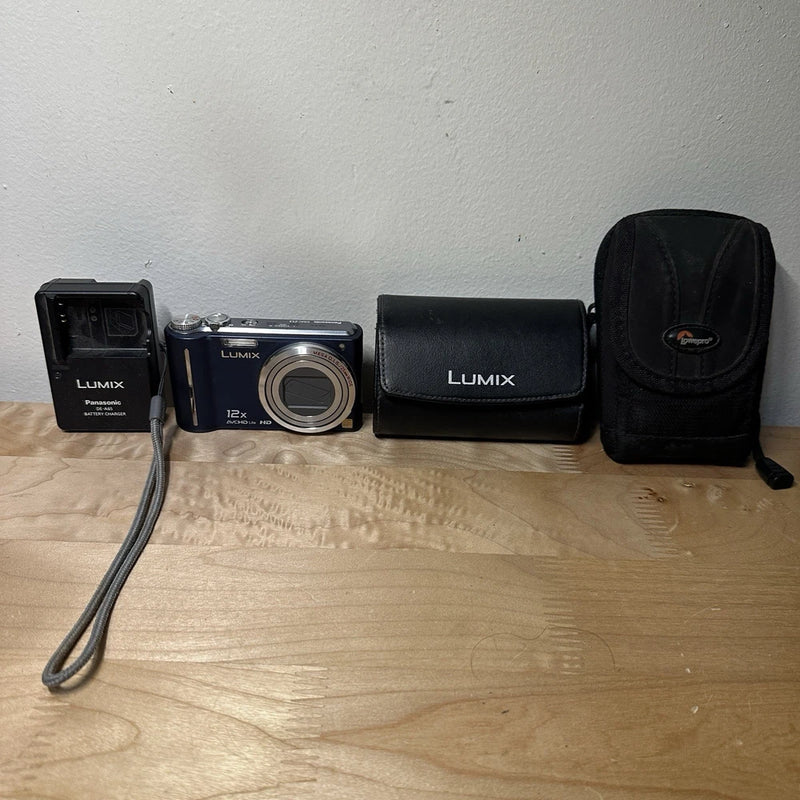 Panasonic Lumix DMC-ZS3 Digital Camera with Charger and Cases FOR PARTS