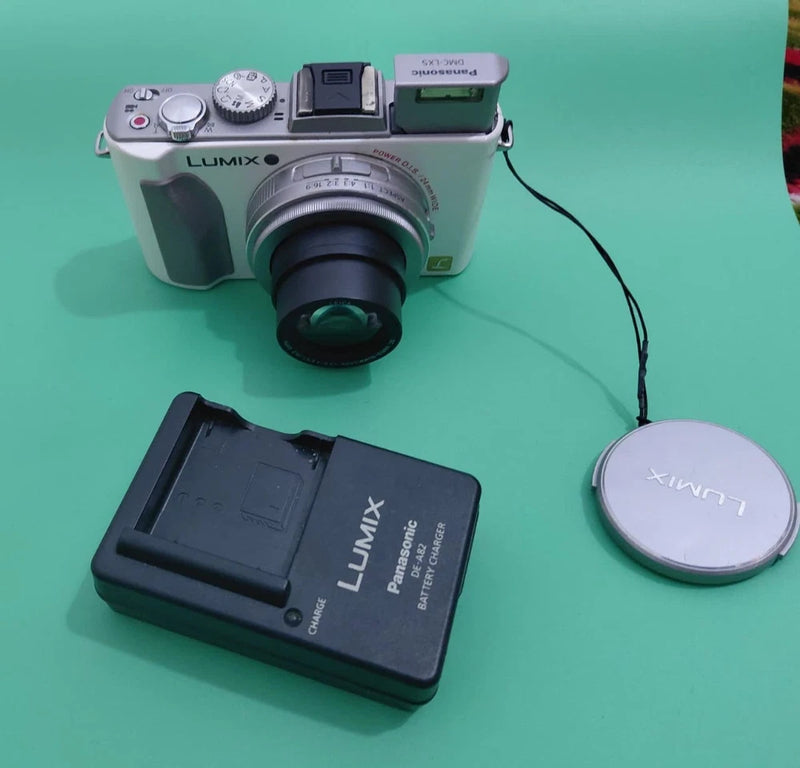 Panasonic Lumix DMC-LX5 white with charger - used