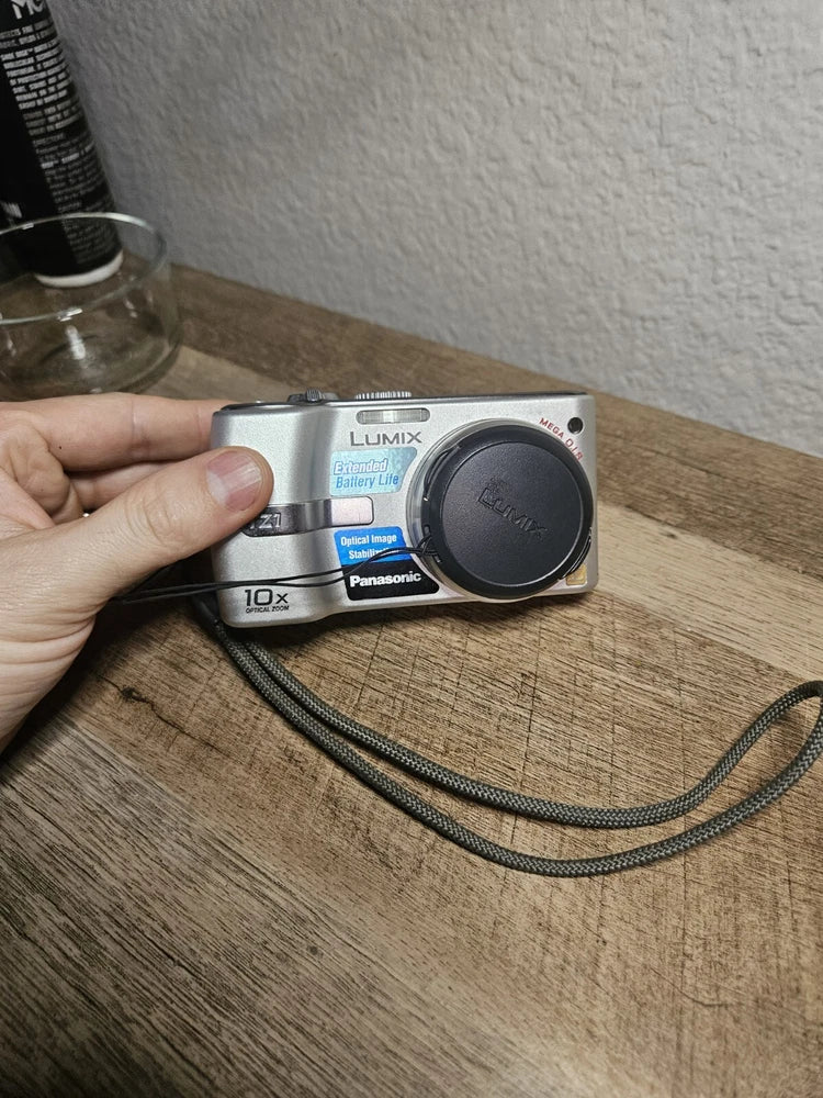 Panasonic LUMIX DMC-TZ1 5.0MP Leica Lens Silver Compact Digital Camera. working