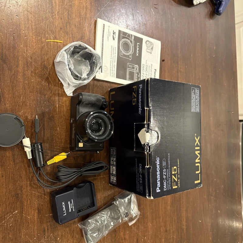 Panasonic Lumix DMC-FZ5 5MP Digital Camera With Fixed Leica Lens - Boxed Bundle