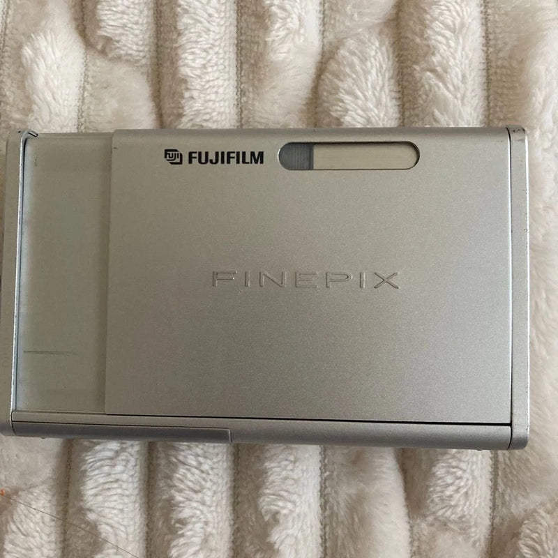 Fujifilm FinePix Z1 Digital Camera CCD Silver From Japan