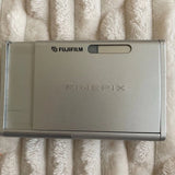 Fujifilm FinePix Z1 Digital Camera CCD Silver From Japan