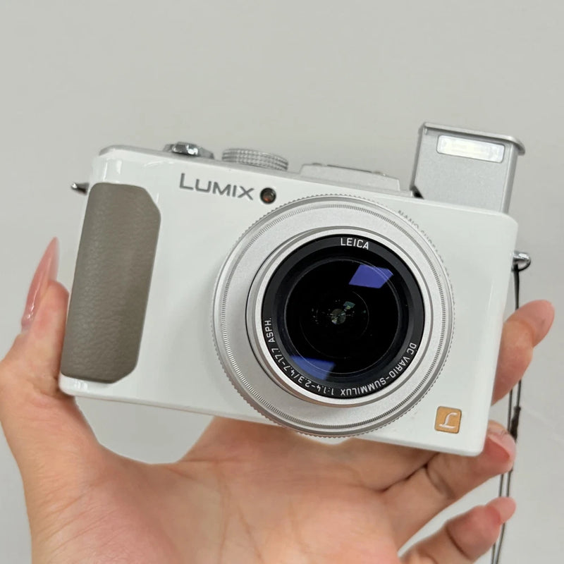 Panasonic LUMIX DMC-LX7 10.1MP 3.8x Optical Zoom Digital Camera White
