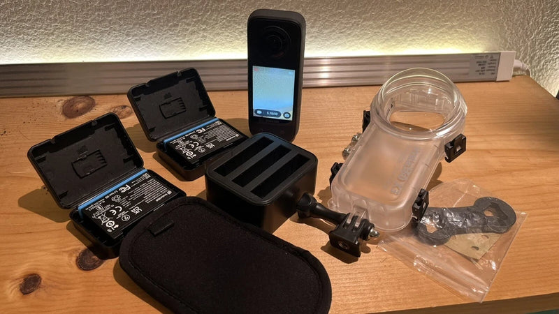Insta360 X3 - Waterproof 360 Camera + Invisible Dive Case + 3 Extra Batteries