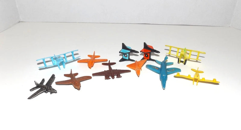Lot of 11 Vintage Toy Planes ?C Craft, Hobby, Collection