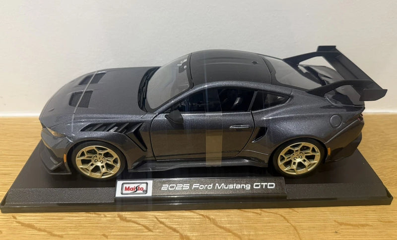 Maisto 1:18 die-cast model car, dark grey 2025 Ford Mustang GTD, open hood