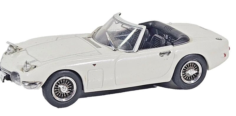 Universal Hobbies Model James Bond Toyota 2000GT Convertible 1:43 Scale Unboxed.