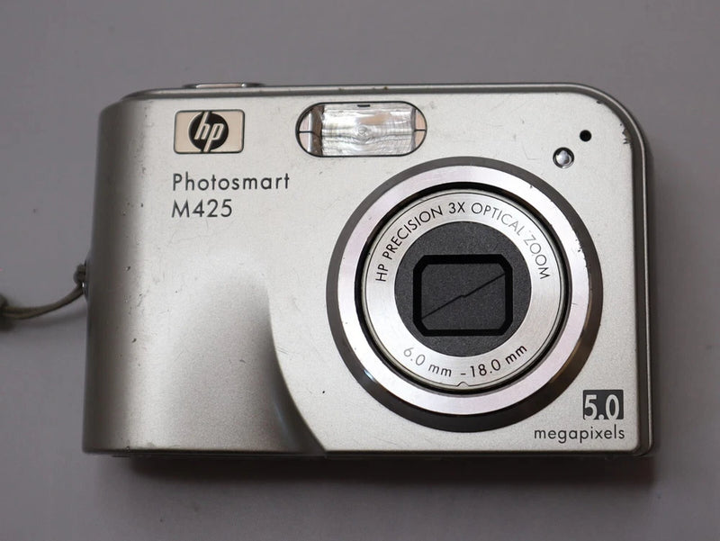 HP PhotoSmart M425 5.0MP Digital Camera Silver Tested Works. Read