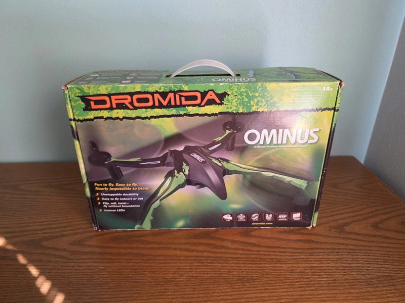 Dromida Ominus quadcopter drone box with illustrated drone and OMNIS branding