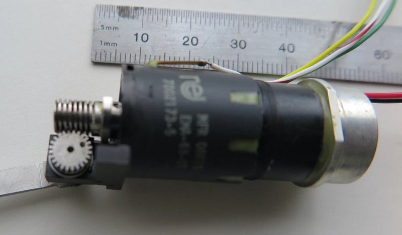 RC drone micro gearhead motor with spur gear, black housing, and multicolor wiring