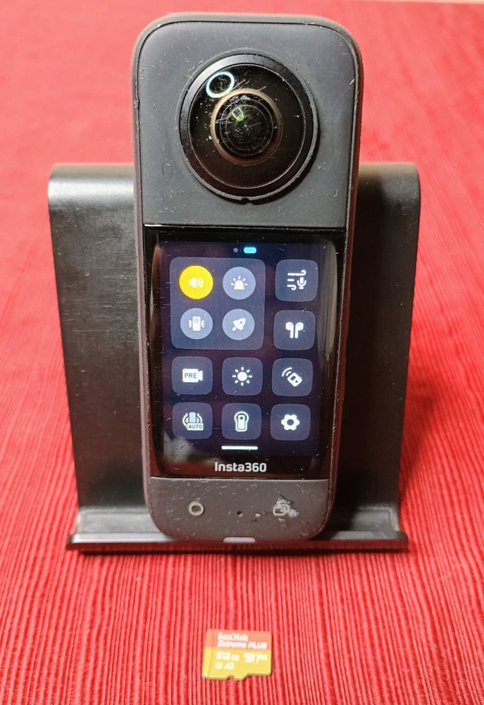 Insta360 X3 360 Action Camera Black With SD Card 512GB, Damaged Lenses FOR PARTS