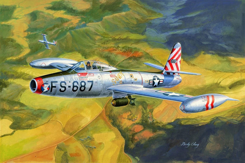 1/32 F-84E Thunderjet plastic model kit, blue-and-silver jet with US markings