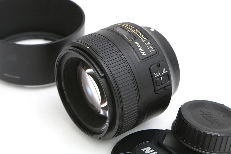 Nikon AF-S NIKKOR 85mm f/1.8G DSLR lens with front glass and focus switch
