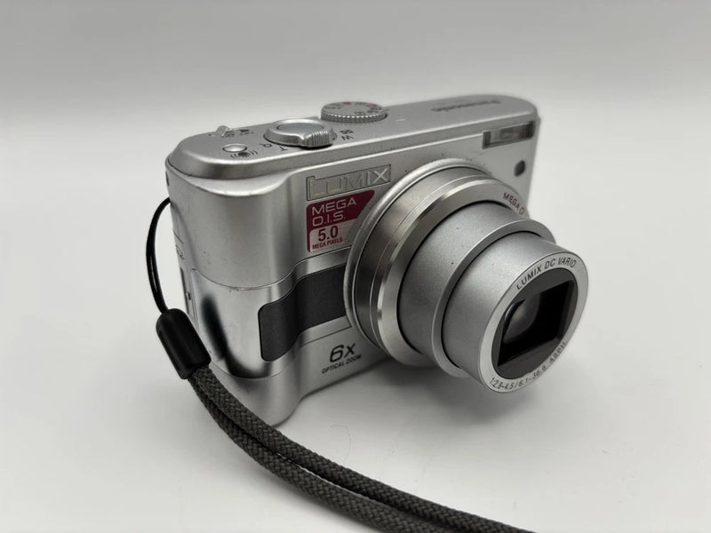 Panasonic Lumix DMC-LZ3 5.0MP Digital Camera Silver Travel Battery Powered