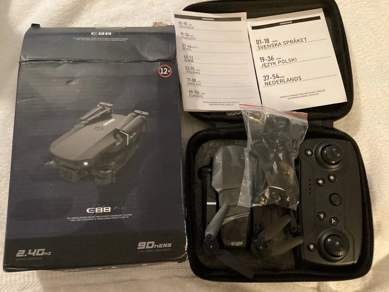 Drone kit with remote controller and carry case, Facegle E88 Pro