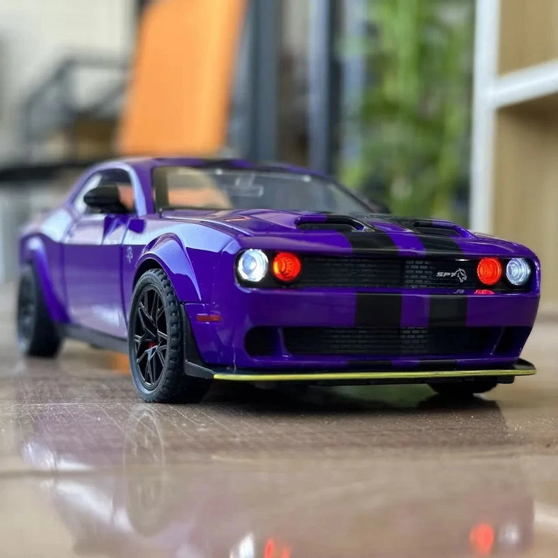1:32 Dodge SRT Hellcat Alloy Diecast Model-For Car Fans Sound Light Playful Gift