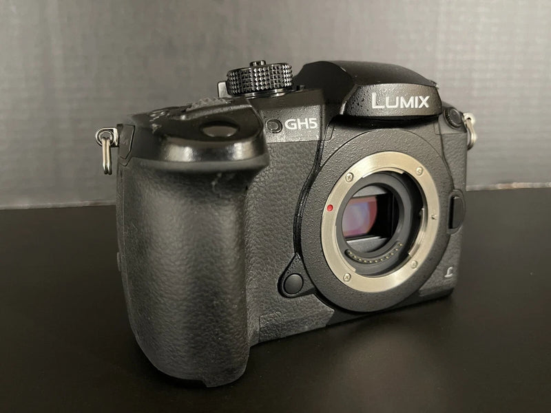 Panasonic LUMIX GH5 - GOOD - Body Only With BOX - (3) Batteries