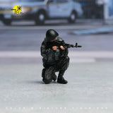 1/18 Miniatures Squatting Soldier Scene Props Figures Model For Cars Vehicles