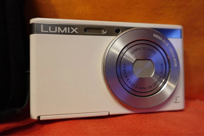 LUMIX DMC-XS1 White Compact Digital Camera with Case F2.8-5.9 24-120mm