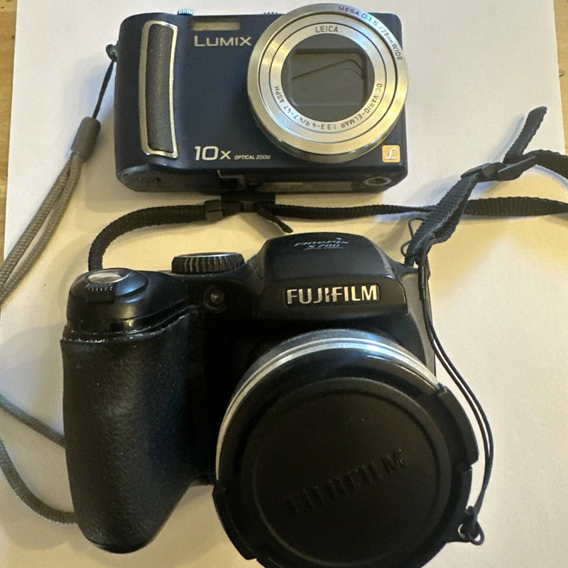 Digital Cameras For Parts -Y2K style instagram aesthetic.