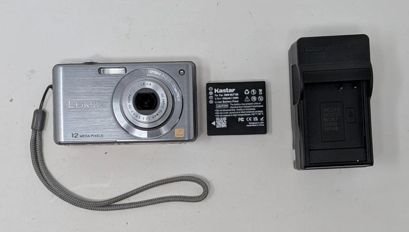 Panasonic LUMIX DMC-FS15 Digital Camera 12.1MP - Powers On - For Parts or Repair