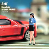 1/64 2Pc Miniature Pager Policewoman Diorama Scene Figure Doll Model For Car Toy