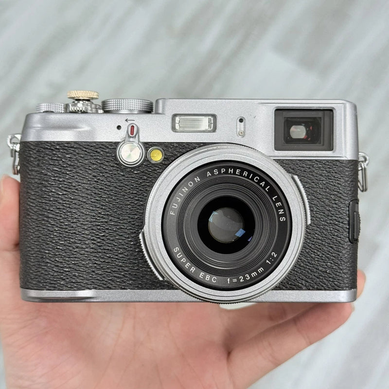 Fujifilm X100 Silver 16.3MP Compact Digital Camera 23mm f2 Lens wbattery charger