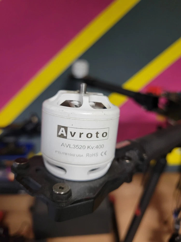 Avroto LIFT series 3520 400Kv brushless motor with mounting bracket, white housing