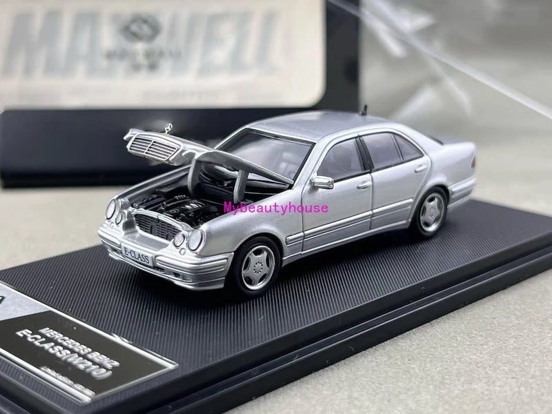 Maxwell 1:64 Silver E320 W210 Classic Sedan Sports Model Diecast Metal Car