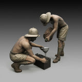 1/35 Military Battery Maintenance Crew 2 Resin Figures GK Model Kit Unpainted Battery