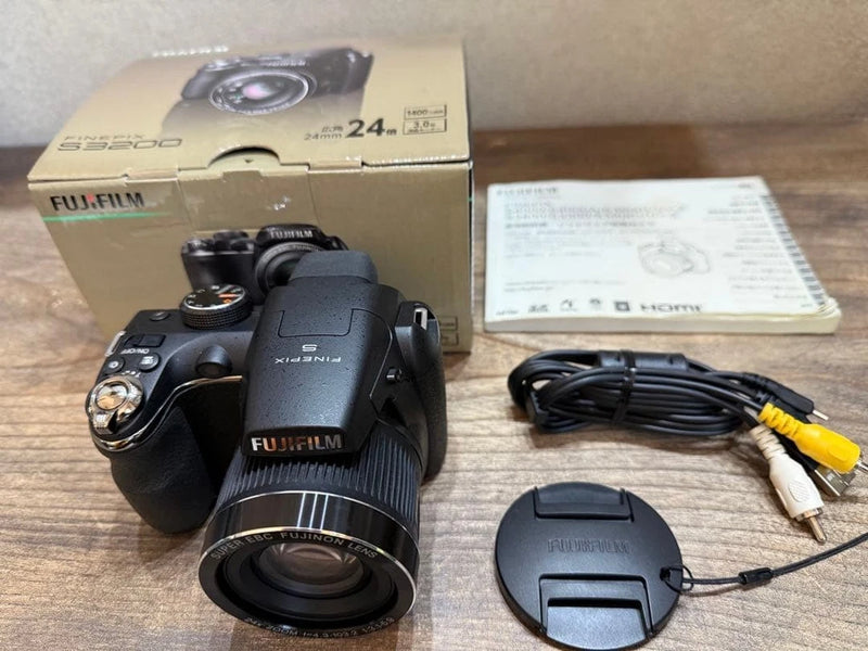 FUJIFILM FINEPIX S3200 Digital Camera Tested with Manual and USB Cable