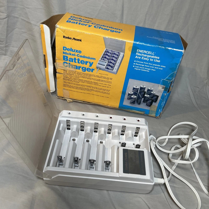 Radio Shack Deluxe 1995 Nickel Cadmium Battery Charger Model 23-134 Battery
