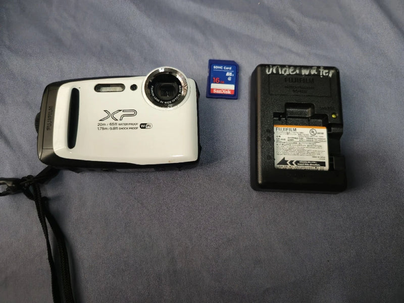 Fujifilm XP130 FinePix Waterproof Shockproof White Camera +SD +Charger READ