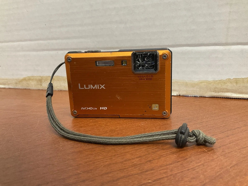 PANASONIC LUMIX DMC-TS1 12MP DIGITAL CAMERA (FOR PARTS)