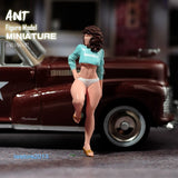1/64 Sexy Girl Lean Scene Props Miniatures Figures Model For Cars Vehicles Toys