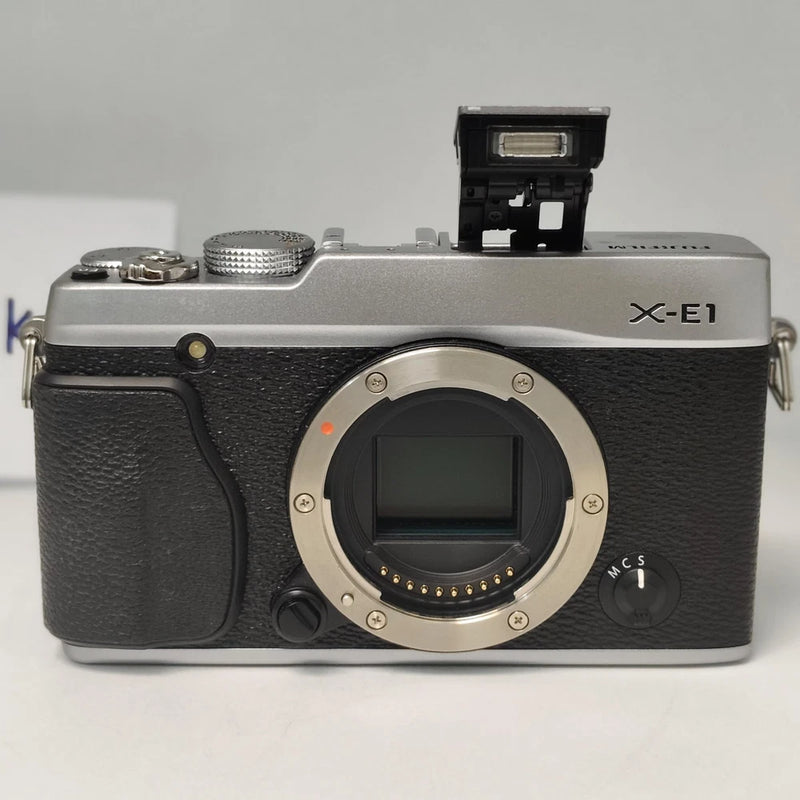 Fujifilm X Series X-E1 16.3MP Mirrorless Digital SLR Camera Body Silver 95% New