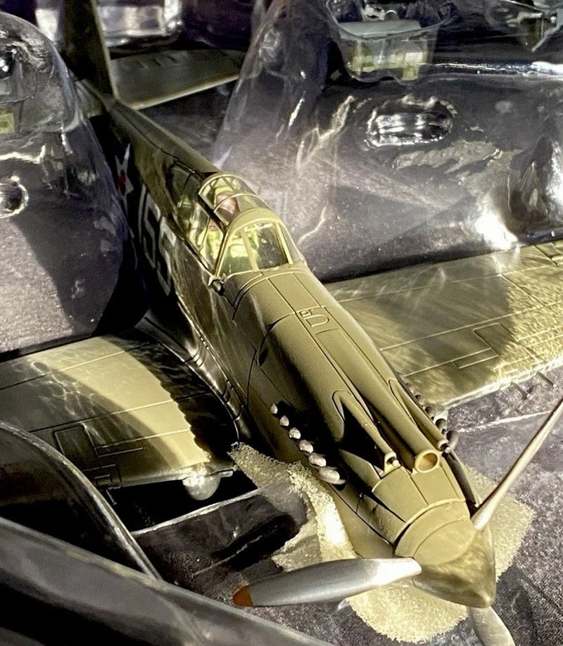 Hobby Master P-40B Warhawk model plane, olive green cockpit and propeller
