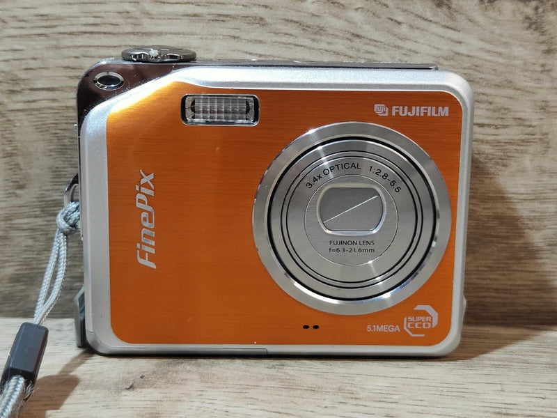 FUJIFILM FINEPIX V10 5.1 Megapixel Digital Compact Camera in Orange CCD