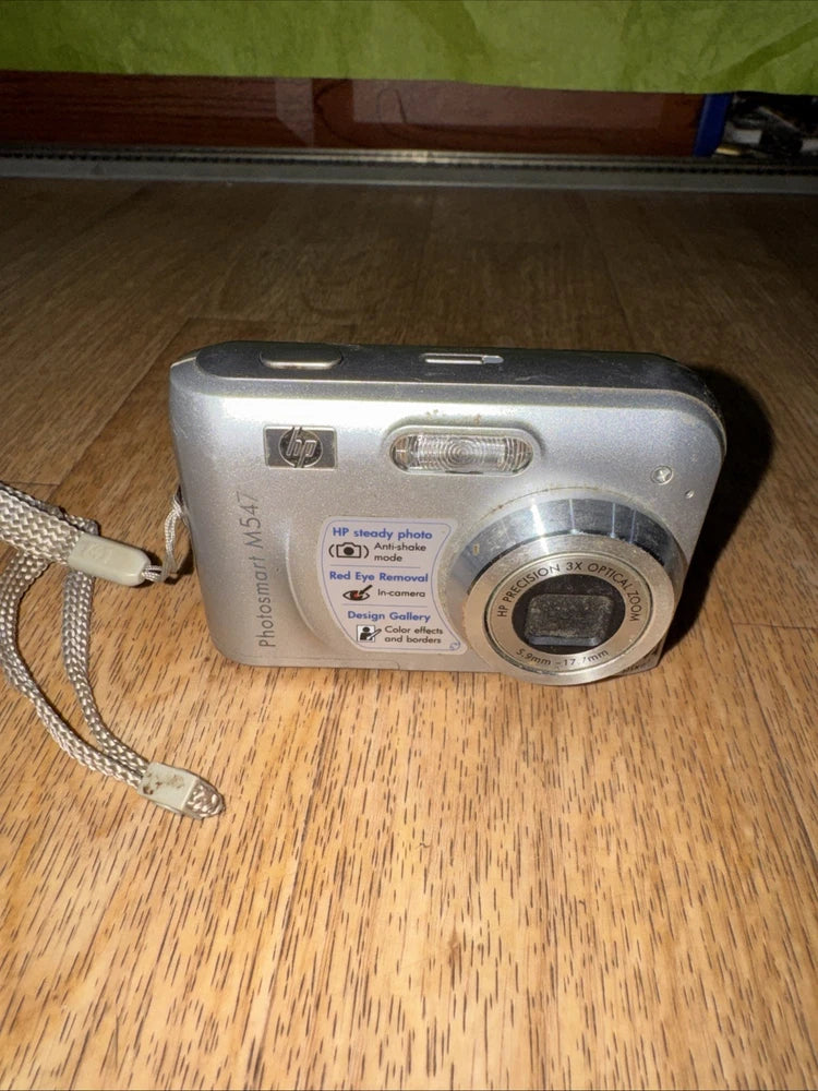HP Photosmart M547 6.2MP Digital Camera 3x Optical Zoom Tested & Working Silver
