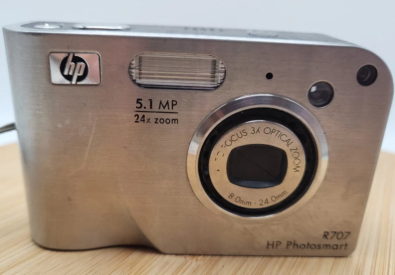 HP PhotoSmart R707xi 5.1MP Digital Camera Untested selling for parts AS IS