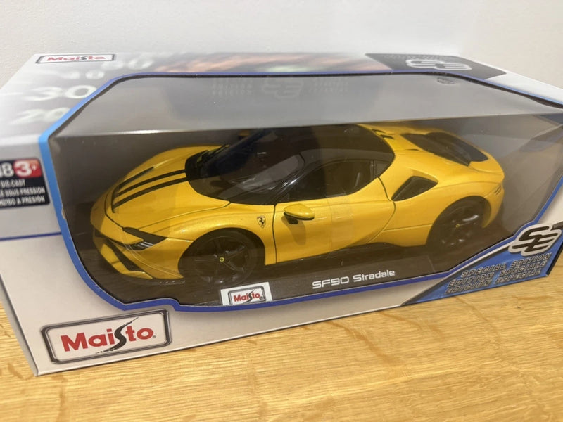 1:18 Maisto die-cast Ferrari SF90 Stradale yellow model car in box, clear window