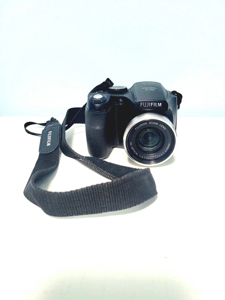 Fuji Fujifilm Finepix S700 7.1MP Digital Camera,  Powers On For Parts.