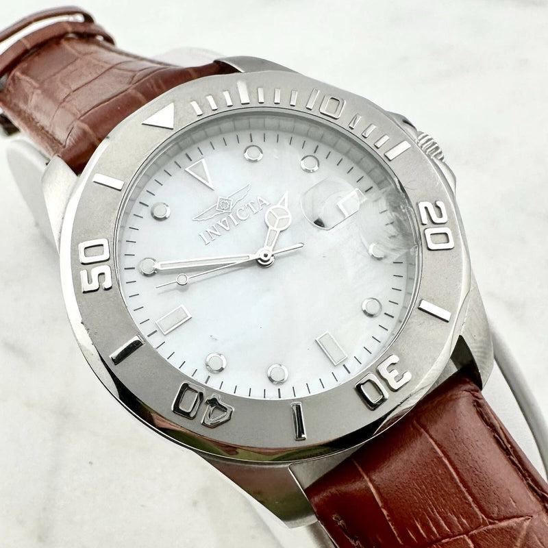 Invicta Quartz Dive Watch Model 0560, Cracked Crystal, Brown Leather New Battery Battery