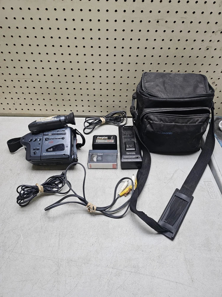 Panasonic Palmcorder W/ Case and Power Cord Model: PV-19D UNTESTED Parts/Repair