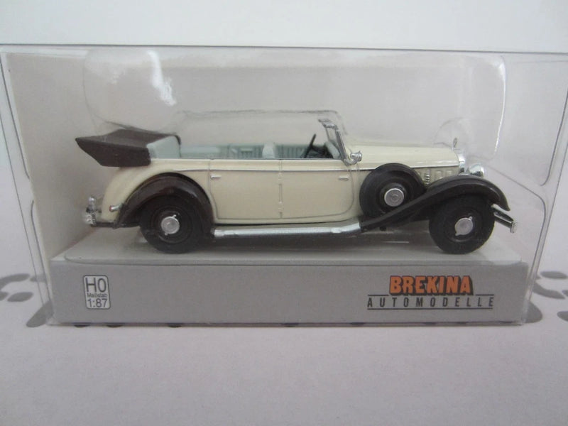 BREKINA 21055 MERCEDES 770 (1938) in BEIGE - model is PLASTIC - HO / 1:87 scale