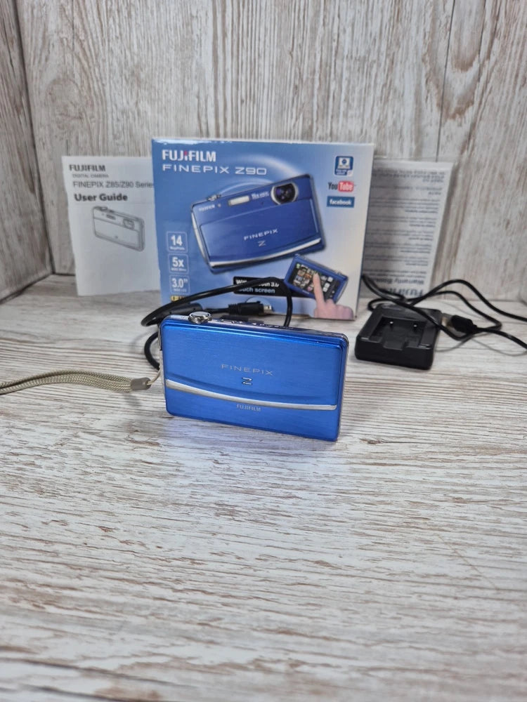 Fujifilm Finepix Z90 Super Compact 12MP Camera Box Manual Mint
