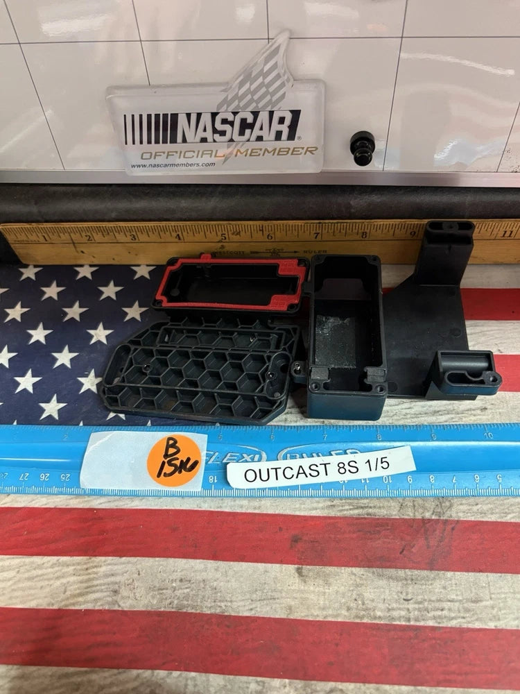 ARRMA 1/5 OUTCAST Receiver Chassis Part Battery