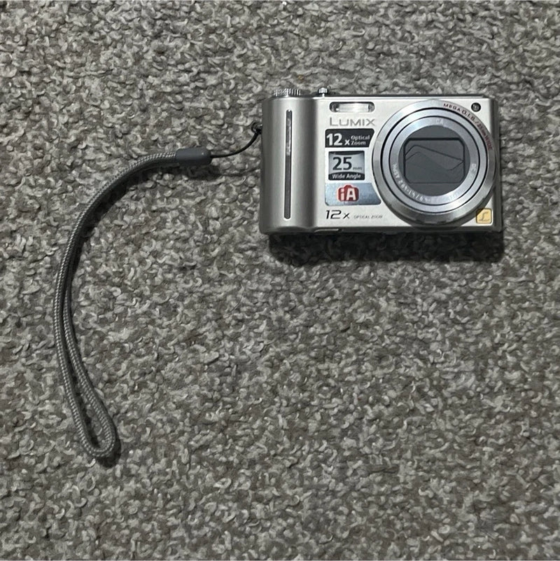 Panasonic LUMIX DMC-ZS1 Compact Digital Camera Silver 12x Zoom 10.1MP Wide Angle